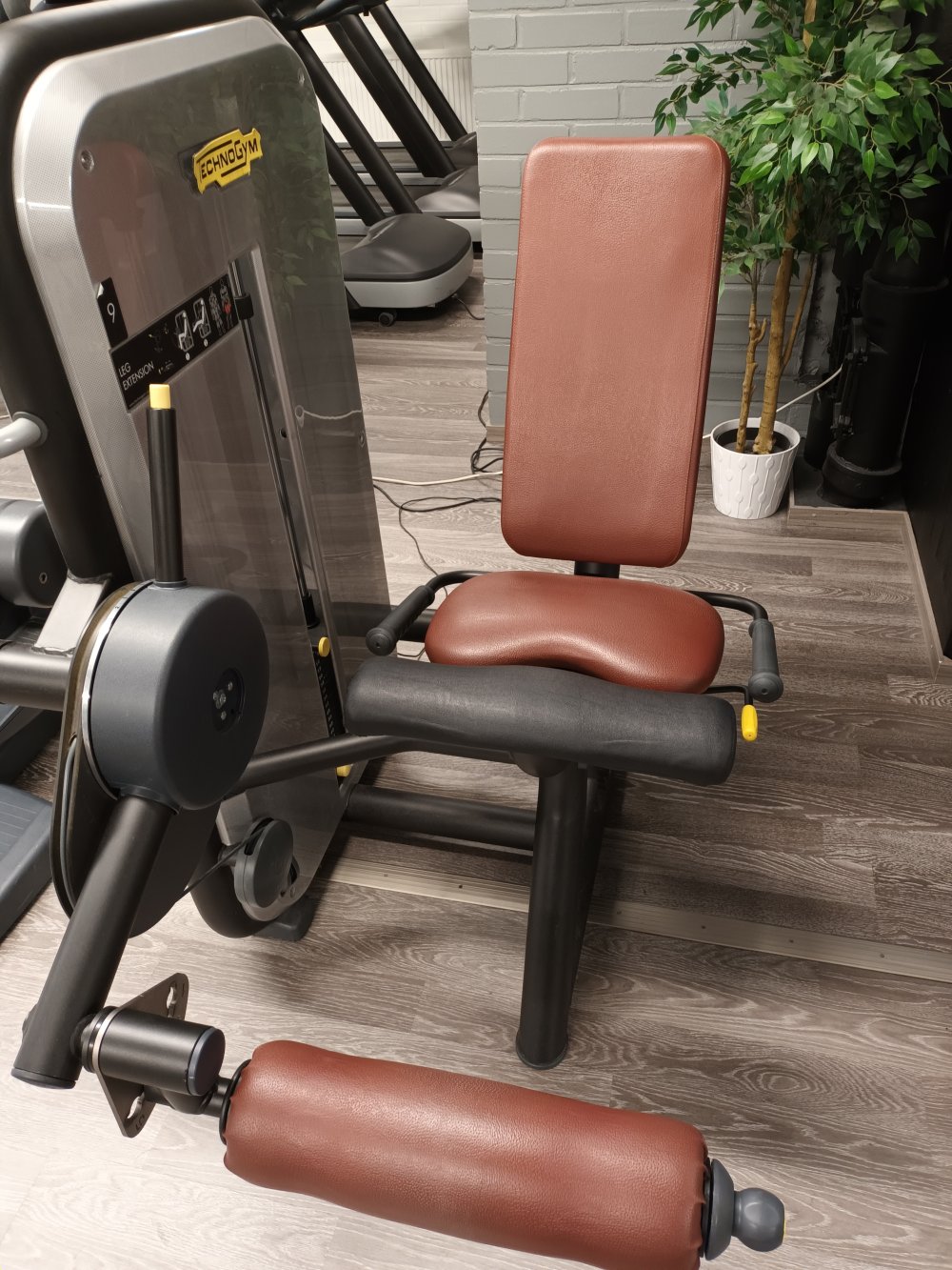 Technogym Element Leg Extension 900,-