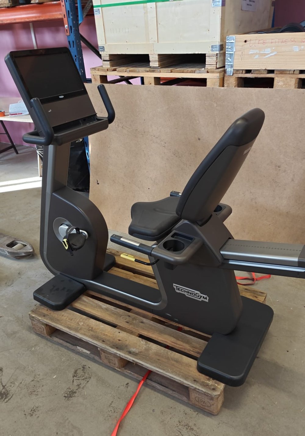 Technogym Artis Recline bike 1800,-