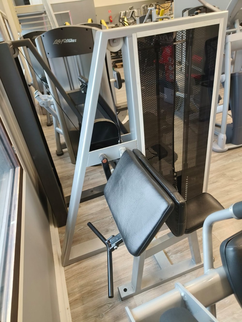 Hauiskääntölaite Bicep Curl 495,-