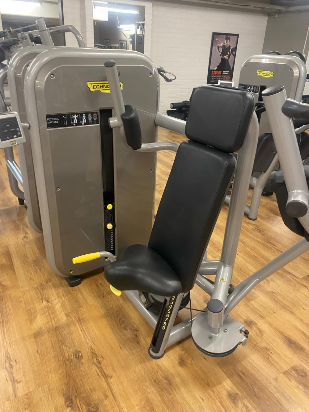 Technogym Element Pectoral 895,-