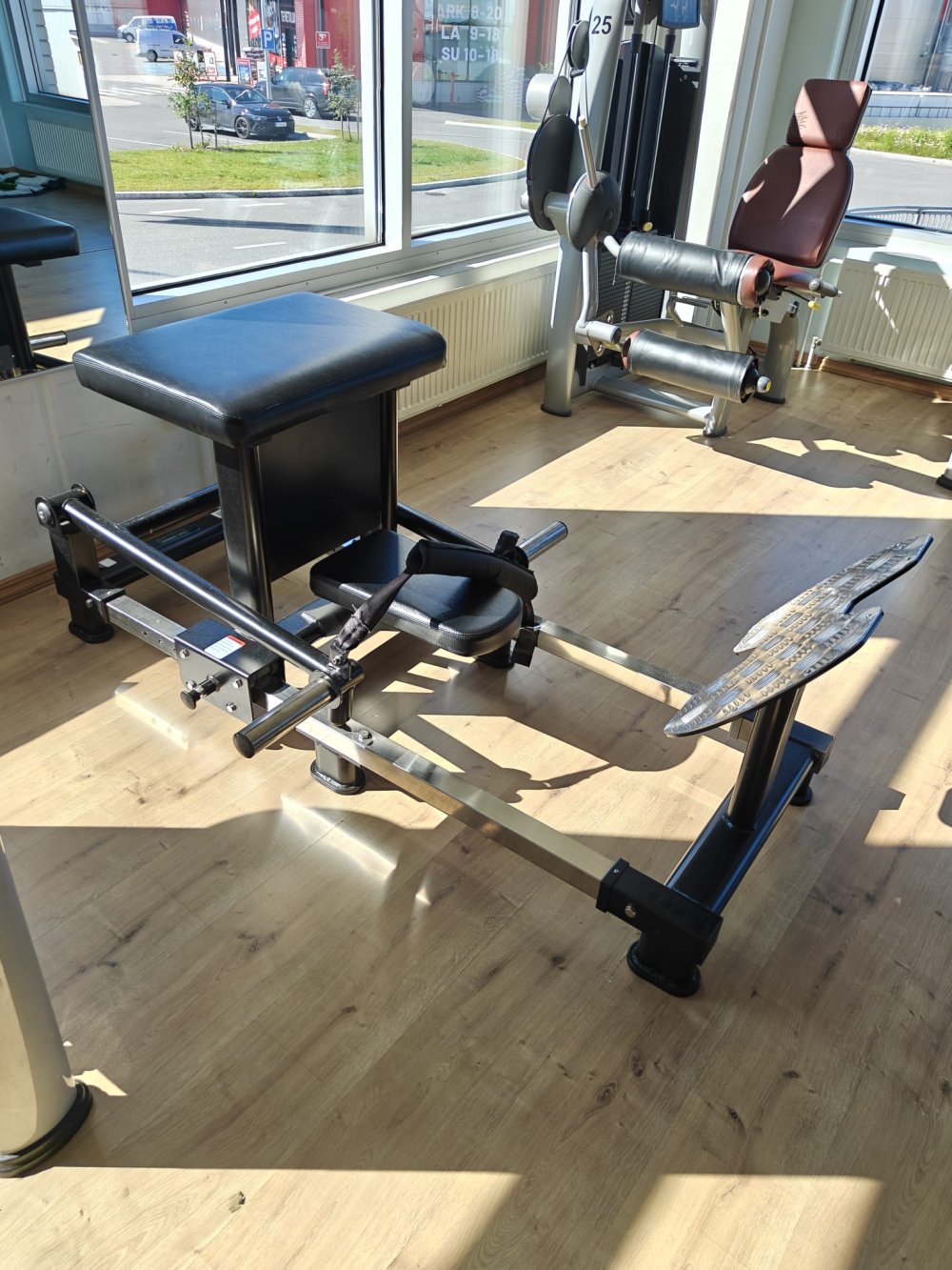 Lantionnostolaite hip thrust 300,-