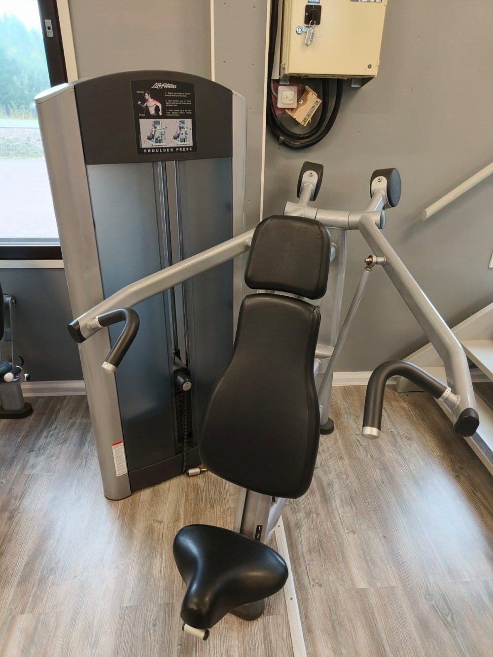 Life Fitness Shoulder Press 950,-