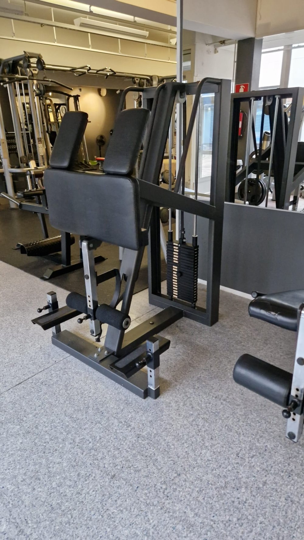 Polvenkoukistuslaite (seisten, painopakka)