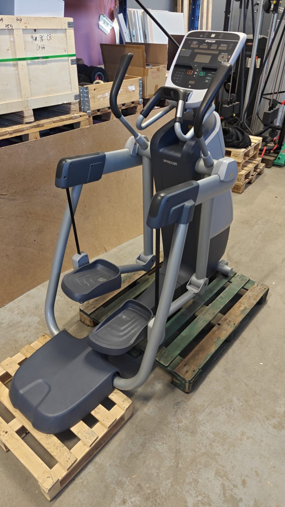 Precor AMT 800,-