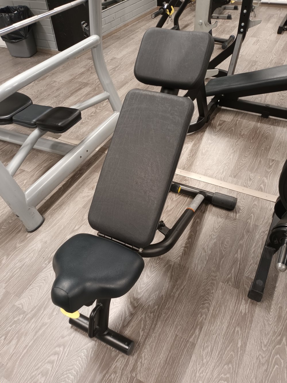 Technogym Säädettävä penkki 350,-