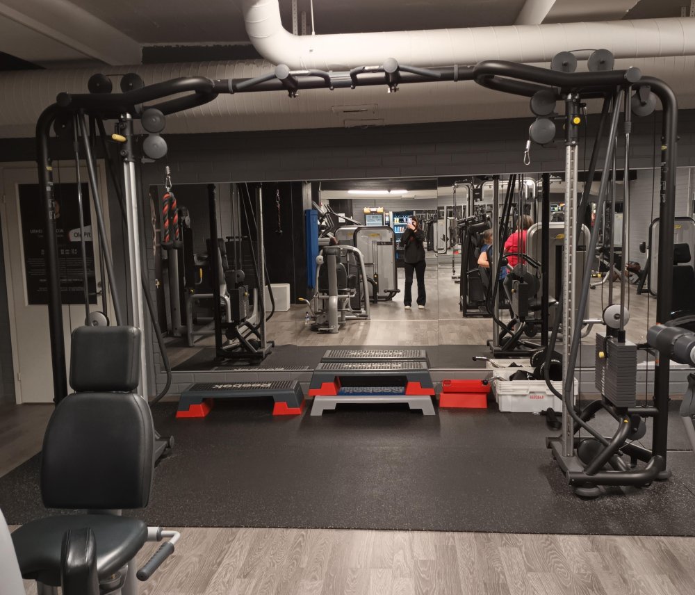 Technogym Crossover Ristikkäistalja 2500,-