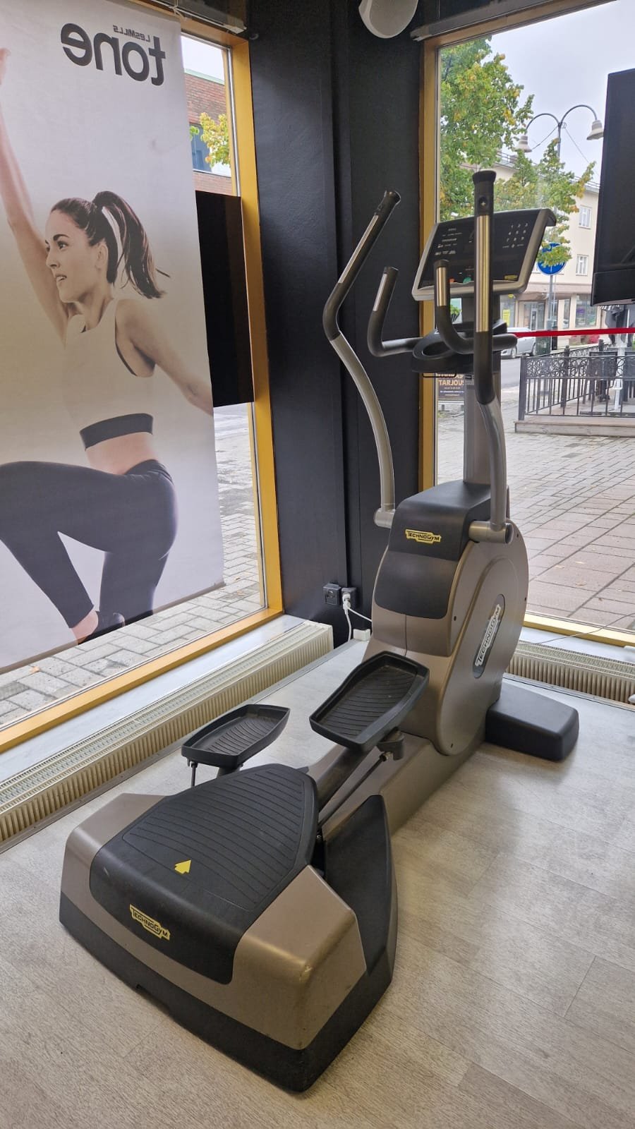 Technogym Synchro Crosstrainer 895,-