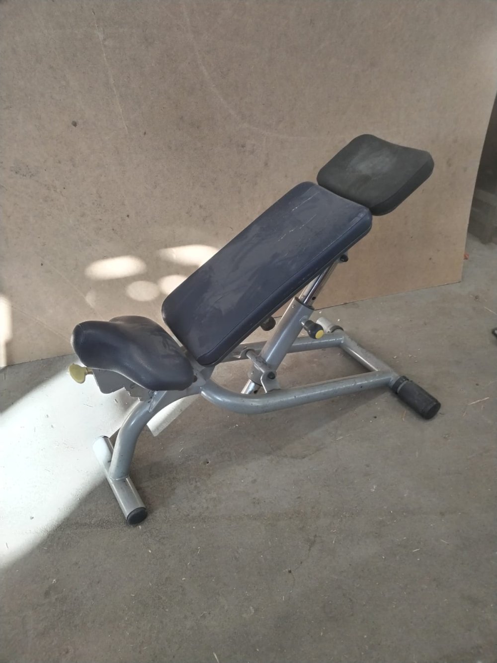 Säädettävä penkki 150€