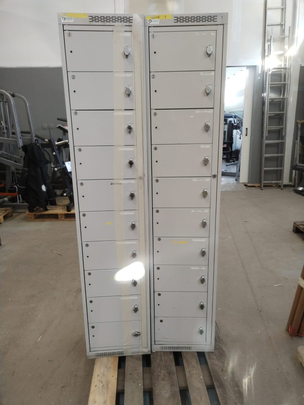 Kaapit lokerikko 2 kpl 150€